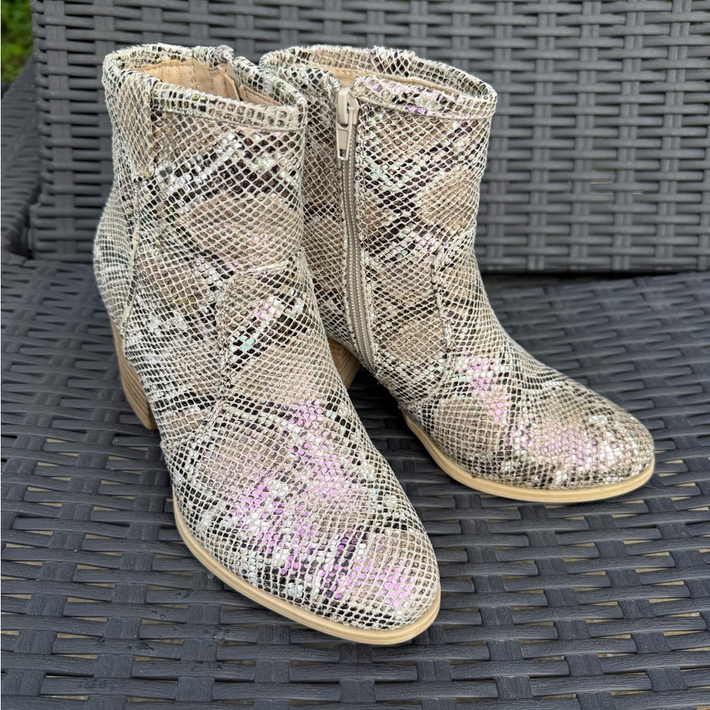 Very G Snakeskin Pattern Ankle Boots